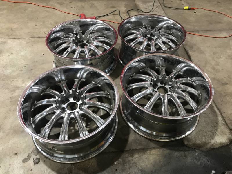 lot 8 image: 22 Multi-fit Polished Aluminum Rims 120115
