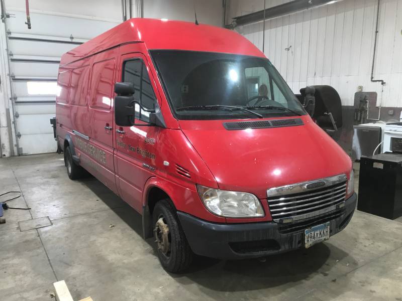 lot 2 image: 2006 Freightliner Sprinter service vehicle with extras