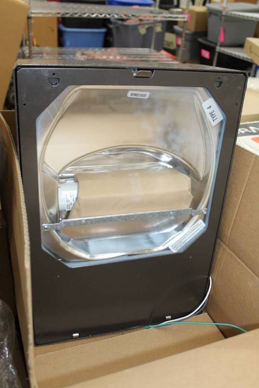 Cooper Lighting Streetworks 400W Metal Halide CWA MT with Lamp