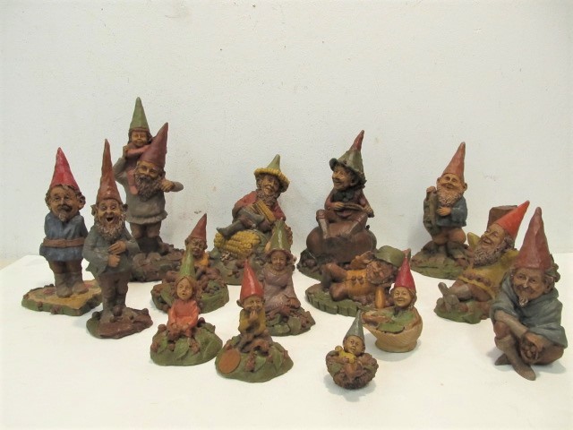 lot 26 image: Nice Collection of TOM CLARK Signed Gnome Figurines