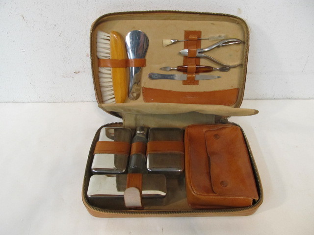 lot 32 image: Nice Vintage Travel Set in Genuine Leather Case