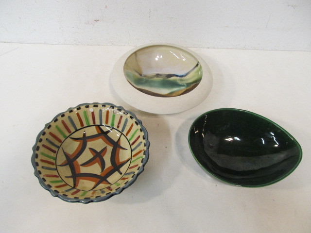 lot 36 image: Group of Mid Century Art Pottery Bowls