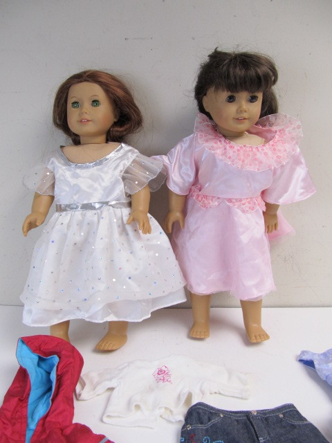 lot 89 image: 2 Genuine AMERICAN GIRL Dolls wClothing