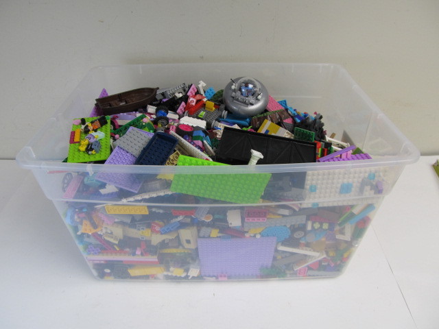 lot 91 image: Large Tote FULL of Legos - 30lbs