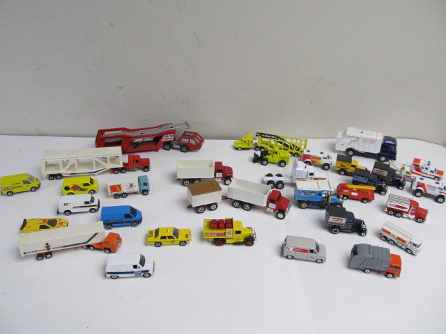 lot 95 image: Large Group of Smaller Vintage etc Diecast Vehicles