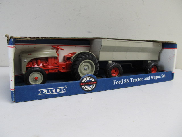 lot 96 image: NOS Vintage Ertl Diecast FORD Tractor & Wagon Set