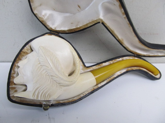lot 202 image: Vintage Carved Figural MEERSCHAUM Buccaneer Pipe wCase