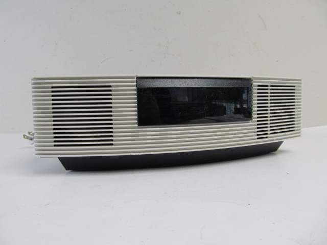 lot 206 image: Working BOSE Wave Radio