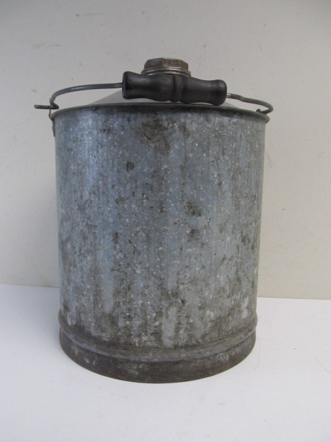 lot 210 image: Large Antique GREAT NORTHERN Railroad Galvanized Can