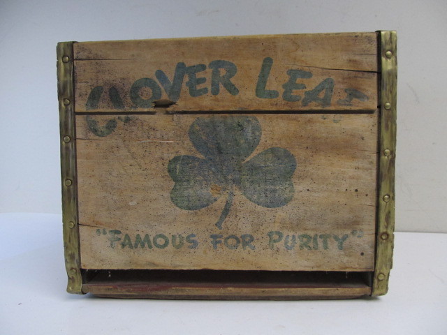 lot 222 image: Vintage CLOVER LEAF Wooden Advertising Crate