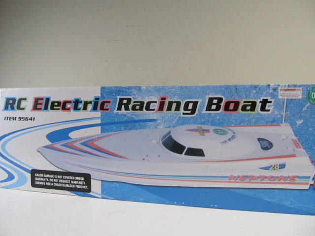 lot 226 image: 25 RC Electric Racing Boat