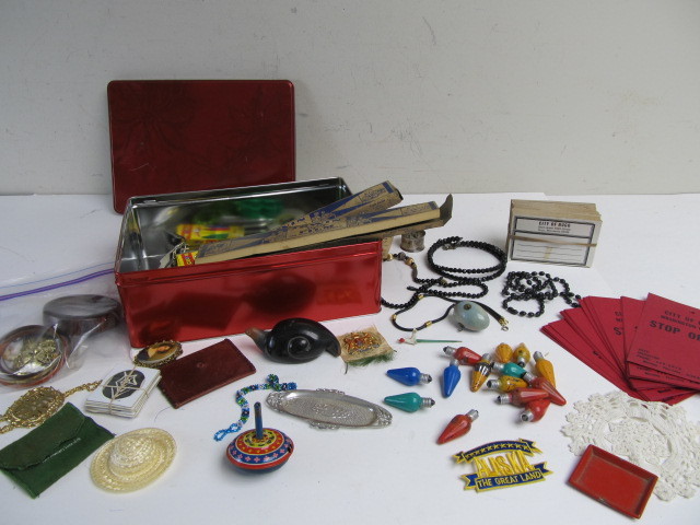 lot 236 image: Lot of Misc Small Collectibles
