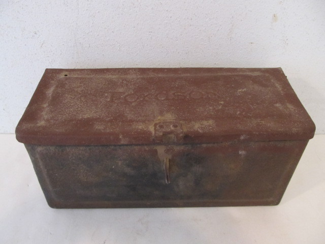 lot 187 image: Antique Cast Iron FORDSON Tractor Tool Box