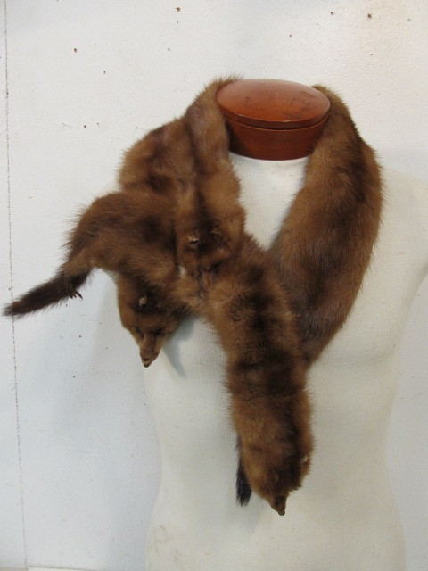 lot 131 image: Vintage 1950s Genuine Mink Stole Scarf