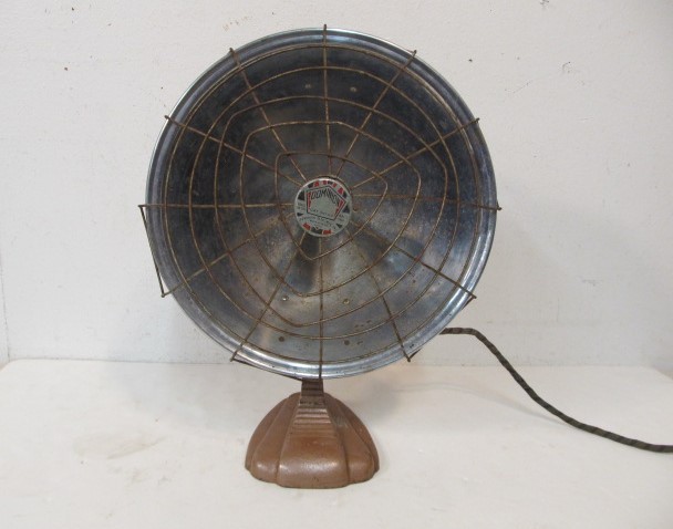 lot 132 image: Vintage Deco DOMINION Heat Lamp