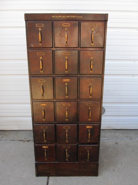 lot 142 image: Antique 18-Drawer File Cabinet