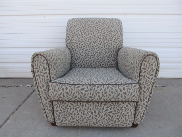 lot 71 image: Nice Upholstered NIENKAMPER Club Chair