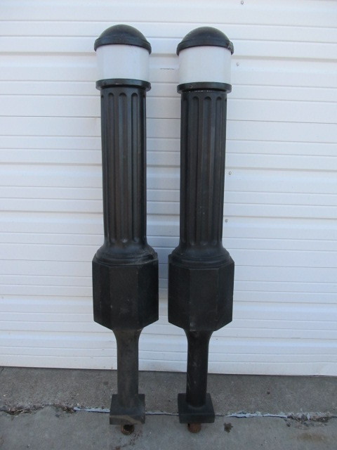 lot 73 image: 2 Large Outdoor Driveway Light Posts