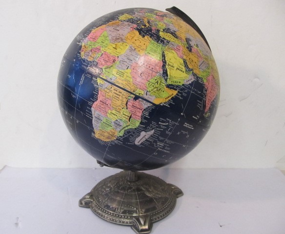 lot 74 image: NICE Vintage GLOBEMASTER World Globe wCast Metal Base