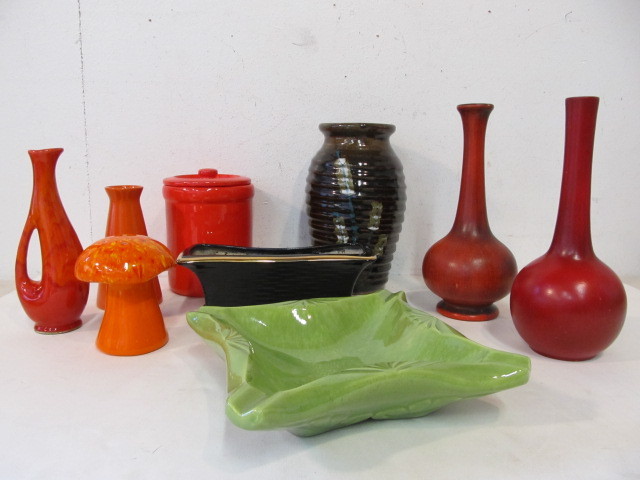 lot 83 image: Group of Vintage Art Pottery 