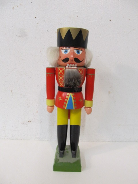 lot 106 image: Vintage 13.5 Erzgebirge Wooden Nutcracker
