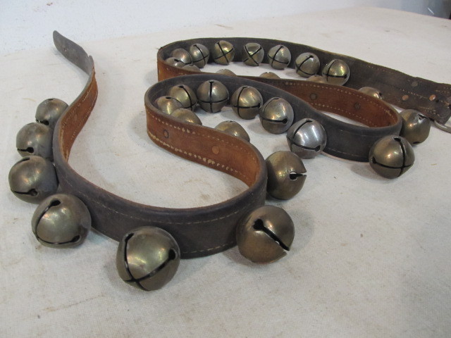 lot 107 image: Large Leather Antique Sleigh Bells Strap 
