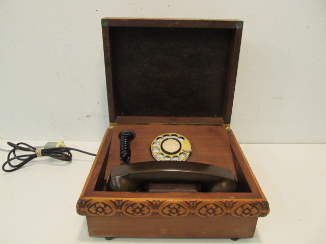 lot 115 image: Vintage WESTERN ELECTRIC Rotary Telephone wWooden Case