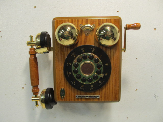 lot 116 image: Antique Style Limited Edition Hand Crank Rotary Wall Telephone