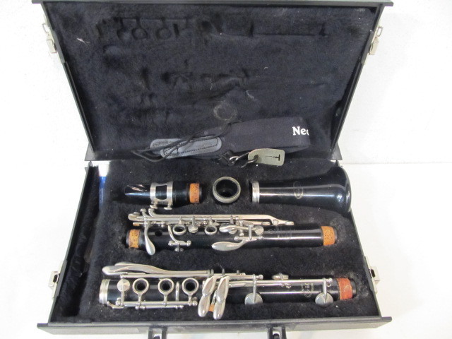 lot 117 image: Vintage VITO Clarinet wCase