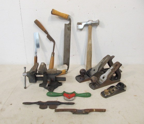 lot 123 image: Lot of Vintage Woodworking Tools