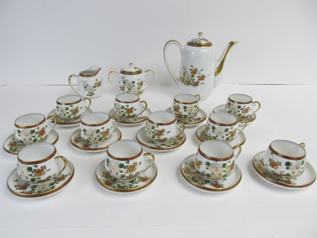 lot 196 image: Vintage Japanese Hand Painted China 