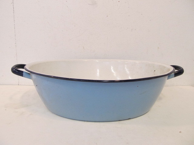 lot 276 image: LARGE Old Vintage Blue-On-Blue Enamelware Pot