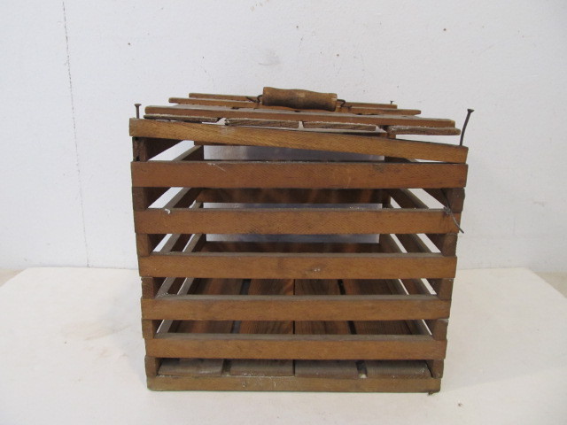 lot 277 image: Antique Primitive HUMPTY DUMPTY Egg Crate wLid