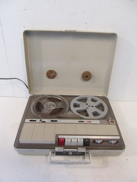 lot 280 image: Working Vintage AIWA Portable Reel-to-Reel Player