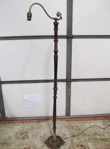 lot 285 image: Antique Wooden Bridge Lamp