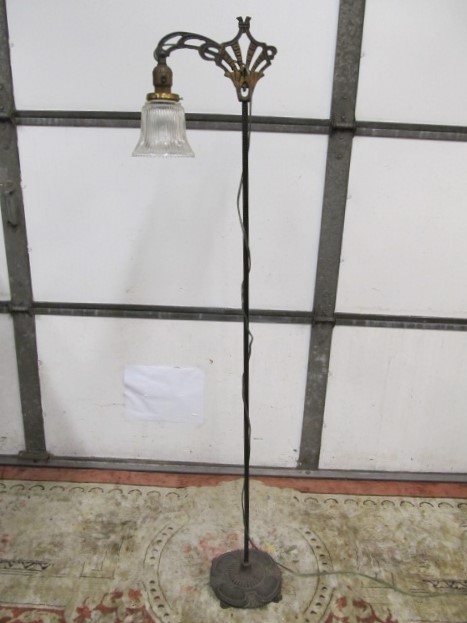 lot 286 image: Antique Wrought Iron Bridge Lamp