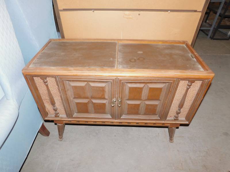 Magnavox Record Player Cabinet Warehouse Clean Out 150 K Bid