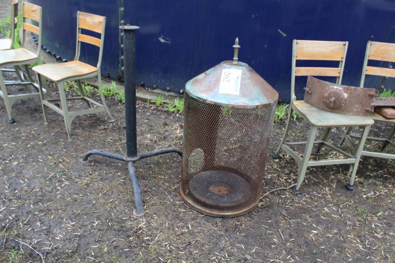 lot 262 image: Metal Bird Cage with Cage Stand