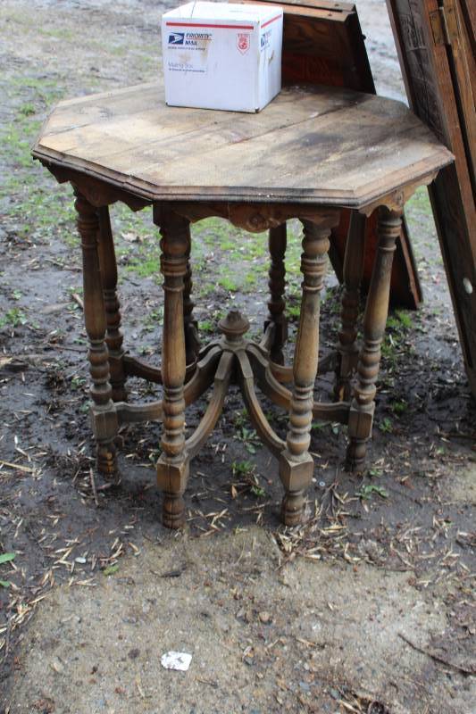 lot 270 image: Wood Lamp Table