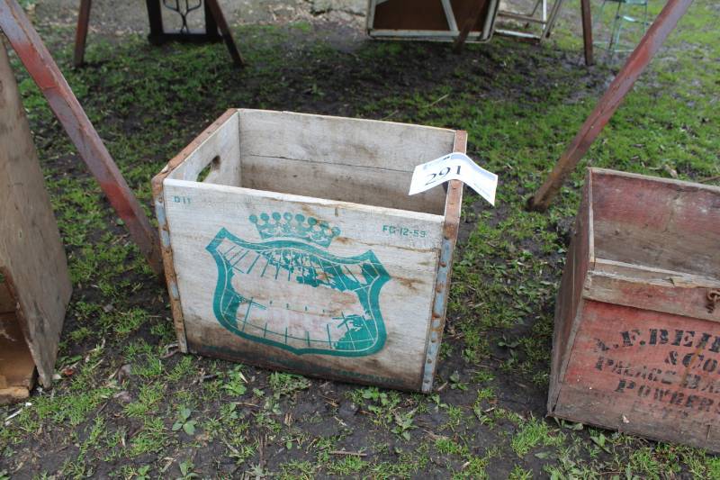lot 291 image: Canada Dry Wood Box