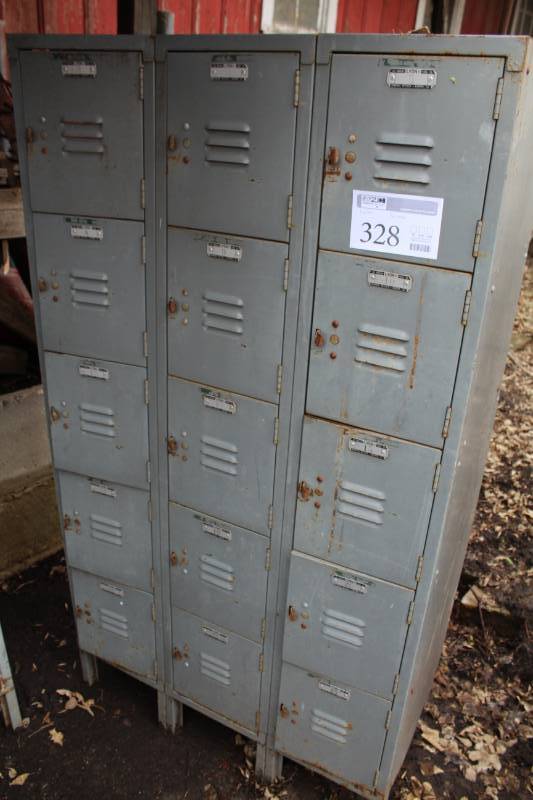 lot 328 image: 15-Door Metal Locker Cabinet