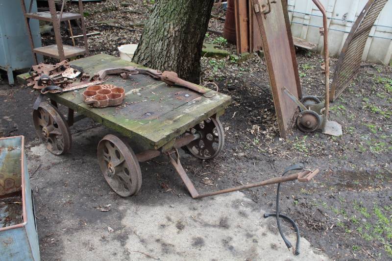 lot 326 image: Nutting Cart