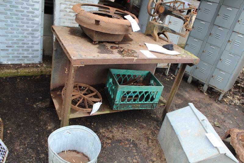 lot 336 image: Work Table