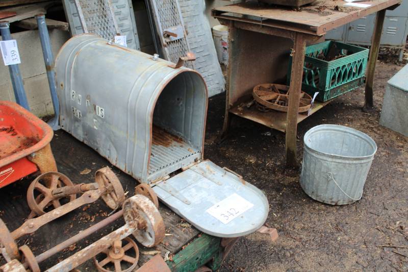 lot 342 image: Large Metal Mailbox