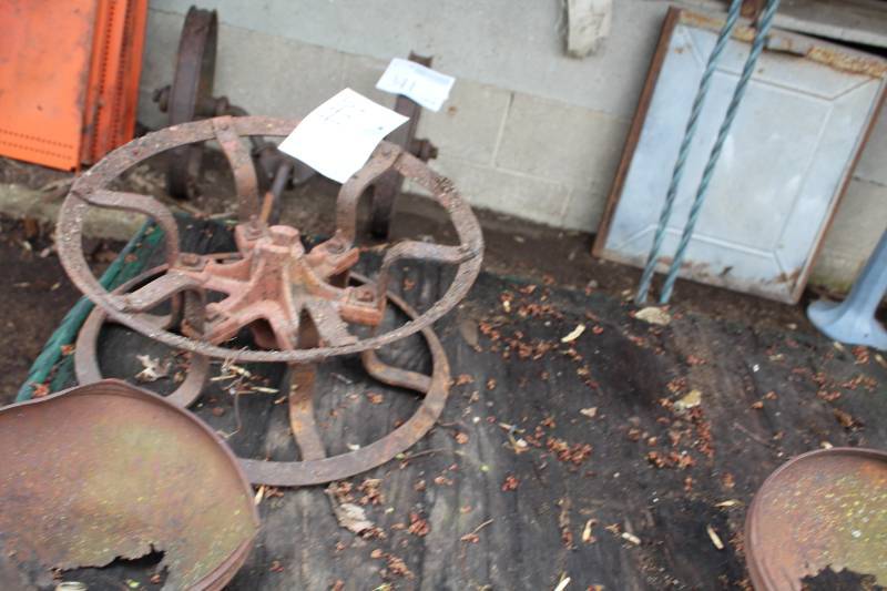 lot 344 image: Old Metal Hose Reel