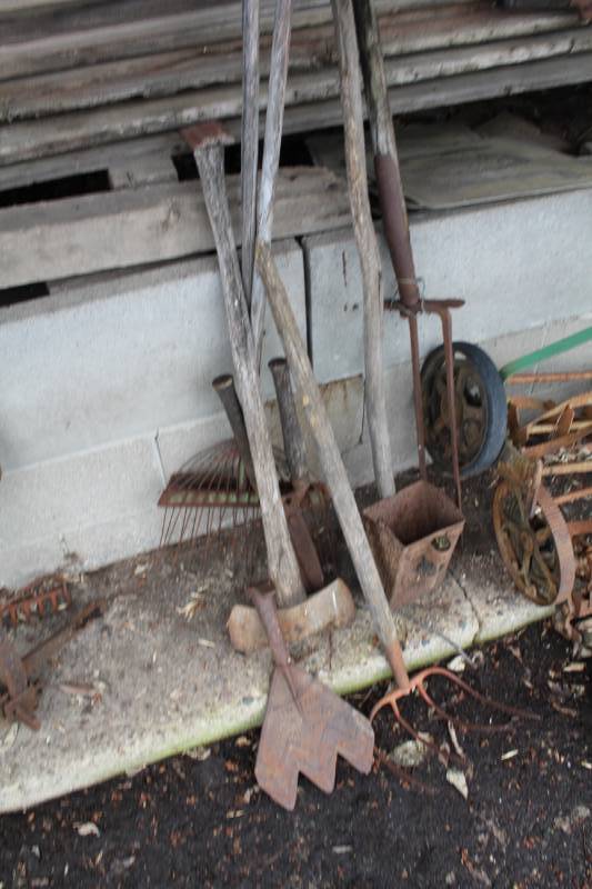 lot 350 image: Old Tools