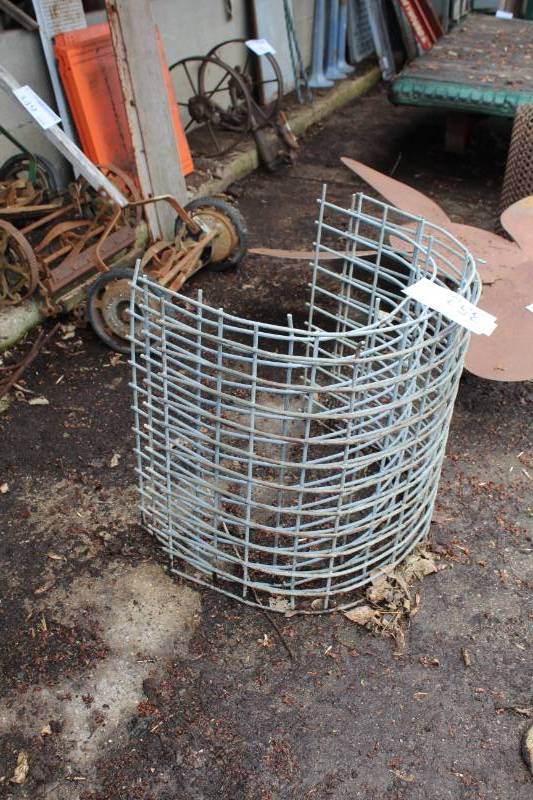 lot 352 image: Curved Metal Screens