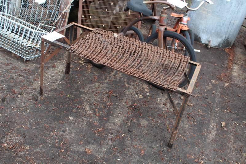 lot 429 image: Metal Table