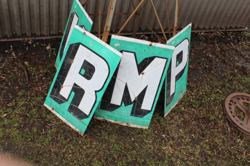 lot 311 image: Metal Letters - U.R.M.P.