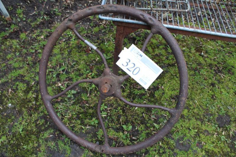 lot 320 image: Large Metal Valve Handle